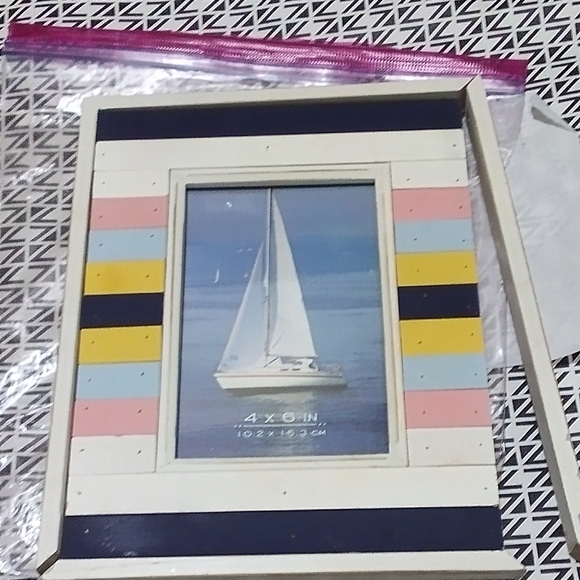 Striped Multicolor Photo Frame - Picture 4 of 17